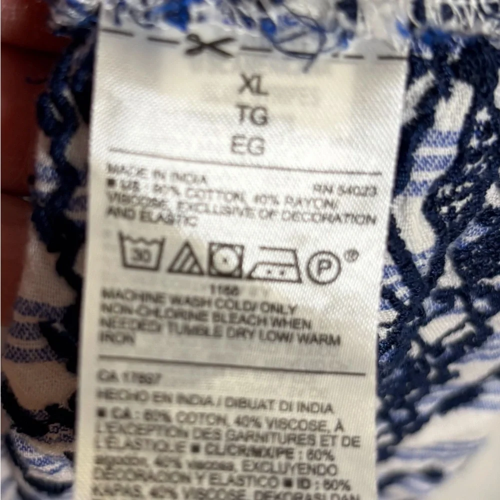 Old Navy Embroidered Smocked Tie Shoulder Striped Blue Sleeveless Boho Top XL - Picture 11 of 15